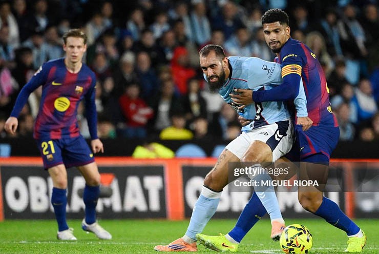 Tuyến phòng ngự mong manh của Barcelona