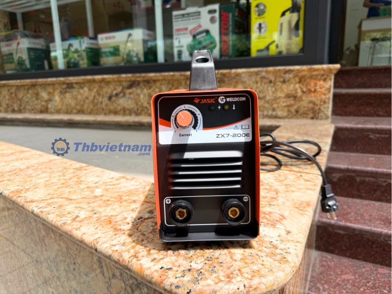 Sản phẩm máy hàn que Jasic ZX7-200E