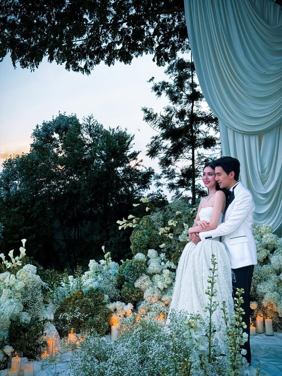 Mai Davika - Ter Chantavit xả ảnh hôn lễ, hé lộ minh tinh bắt được hoa cưới khổng lồ - 5