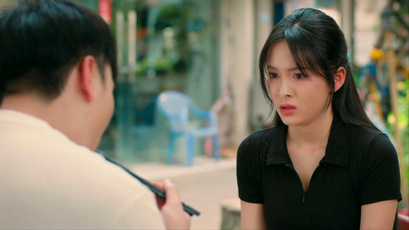 Nga bị ném đá dữ dội sau phân đoạn bán đứng người yêu, bảo vệ kẻ cưỡng bức mình.