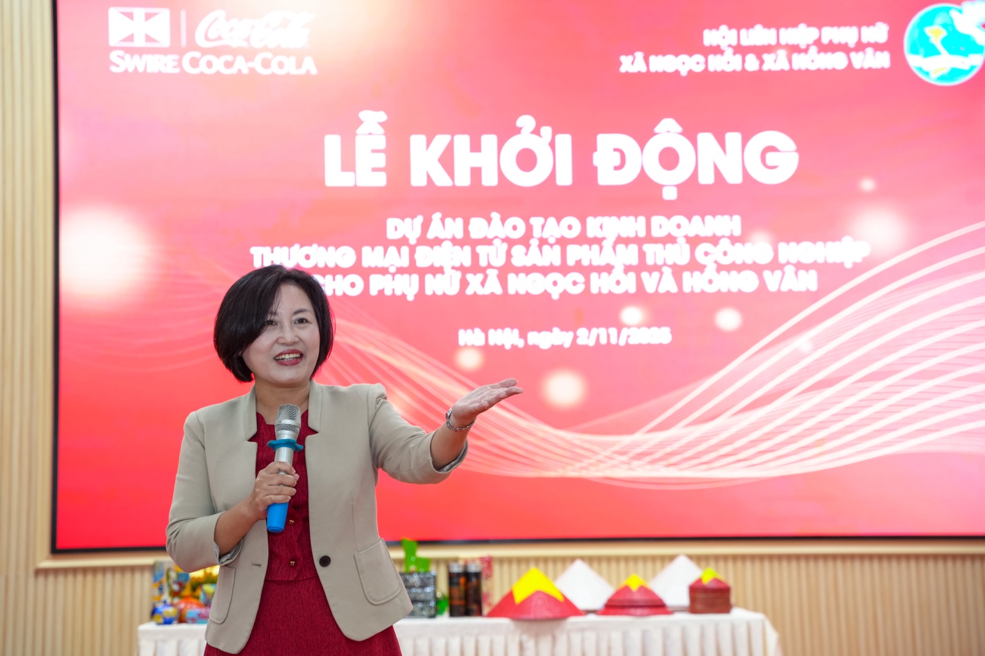 Bà Nguyễn Lan Hương, Giám đốc Toàn quốc Tương tác Chiến lược - Công ty Coca-Cola Việt Nam phát biểu tại buổi lễ.