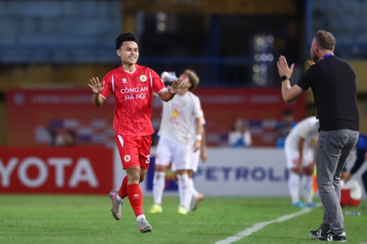 Trực tiếp bóng đá Công an Hà Nội - Hà Tĩnh: Đội khách mừng hụt (V-League) (Hết giờ) - 2