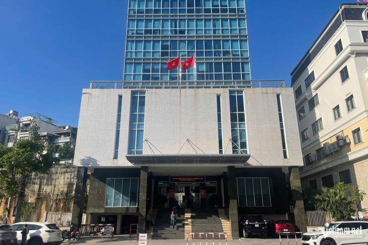 Trung tâm phục vụ hành chính công phường Hồng Gai. Ảnh: Phạm Công