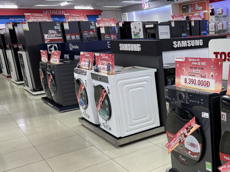 Trên thị trường có rất nhiều loại máy giặt sấy, với các mức giá khác nhau. Ảnh: D.A