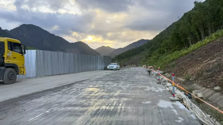 Một số vị trí sạt trượt đã được khắc phục, lưu thông thông trở lại từ ngày 10-11.