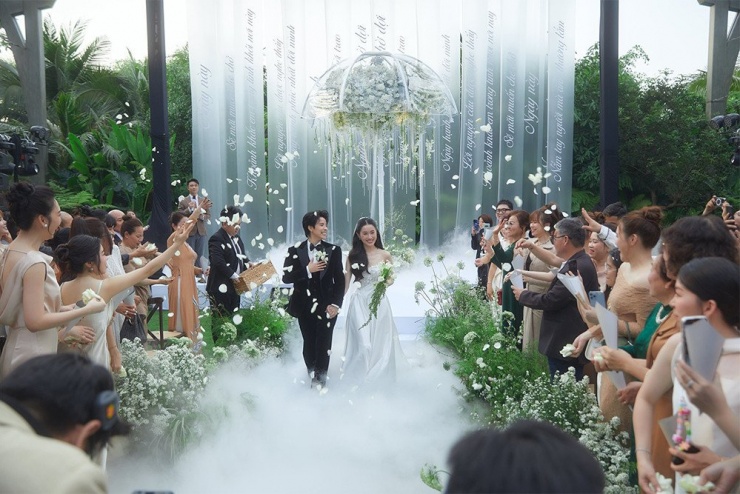 Hồ Quỳnh Hương 45 tuổi lên xe hoa và loạt sao Việt kết hôn năm 2025 - 1