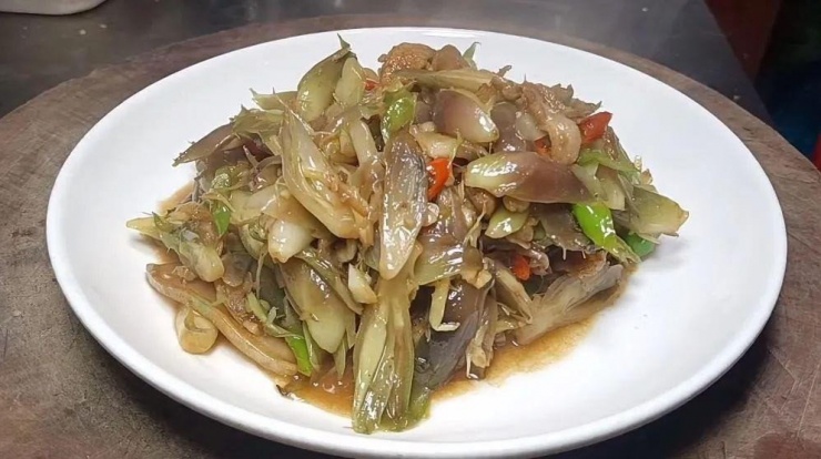 Chồi gừng được chế biến thành các món ăn.