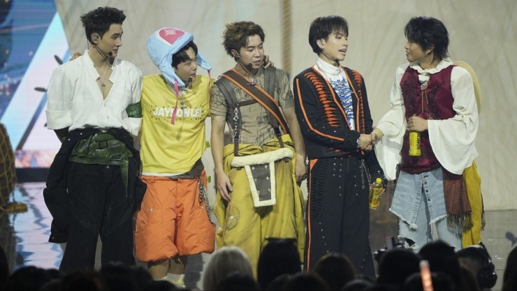 Sau 8 tập phát sóng, chương trình Anh trai say hi bắt đầu xuất hiện những thử thách mới với quy định loại thành viên khốc liệt hơn.