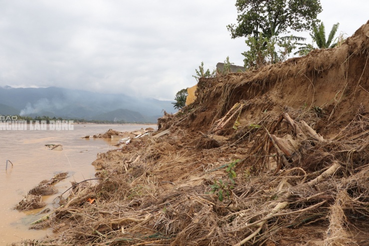 Nhiều người khóc cạn nước mắt bên dòng Vu Gia - 15