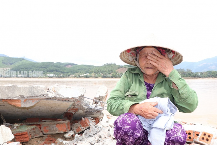 Bà Mãng nói rằng đã khóc khô hết nước mắt vì xót của