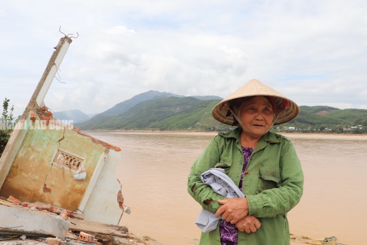 Nhiều người khóc cạn nước mắt bên dòng Vu Gia - 25