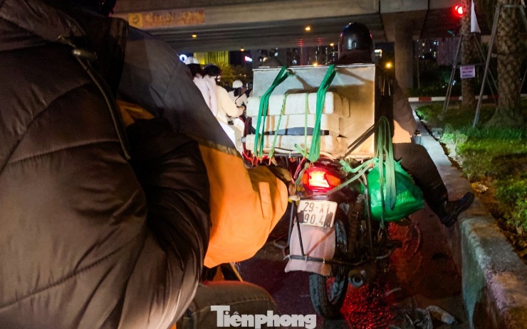 Muôn kiểu chiêu trò che biển né ‘mắt thần’ AI trên đường phố Hà Nội - 14