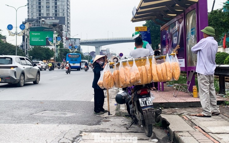 Muôn kiểu chiêu trò che biển né ‘mắt thần’ AI trên đường phố Hà Nội - 12