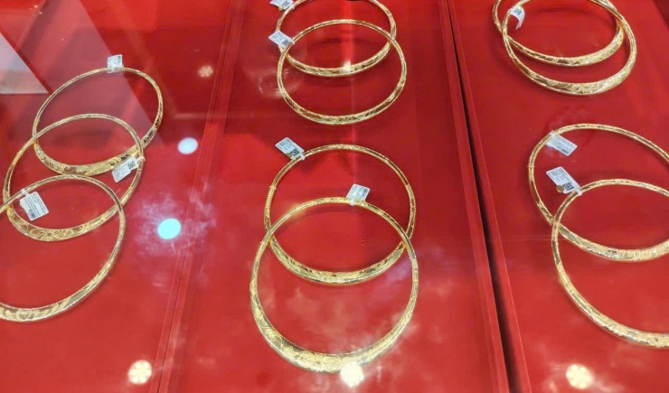 Giá vàng tăng mạnh trong hai phiên đầu tuần, vượt 152 triệu đồng/lượng. Ảnh: M. Hà