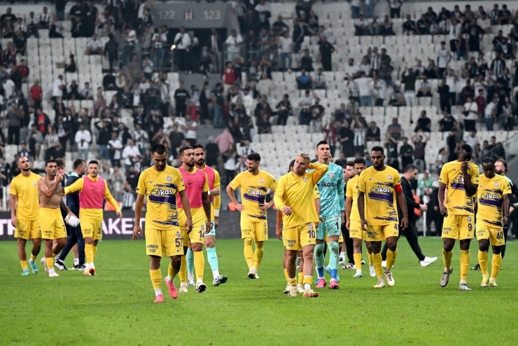 Bê bối cá độ ở Thổ Nhĩ Kỳ: Hơn 1.000 cầu thủ bị treo giò, nhiều Chủ tịch CLB và trọng tài bị bắt giữ - 1