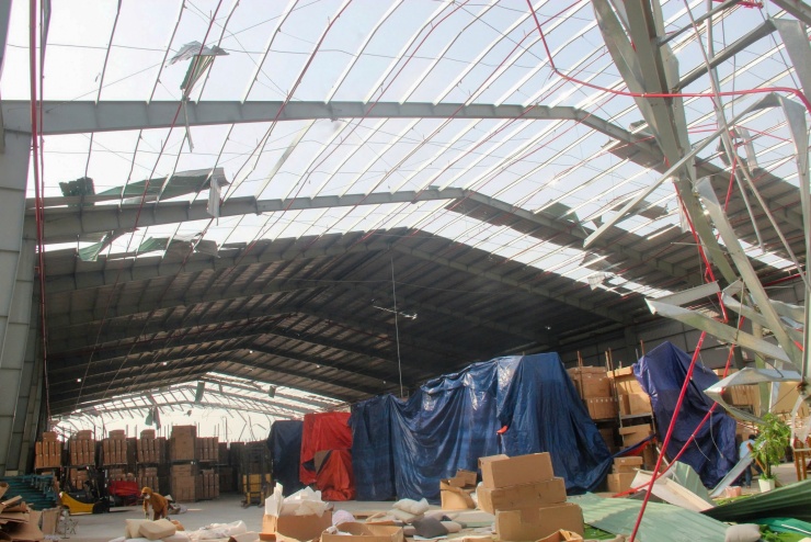 Nhà xưởng, khu công nghiệp tan hoang sau bão Kalmaegi - 5