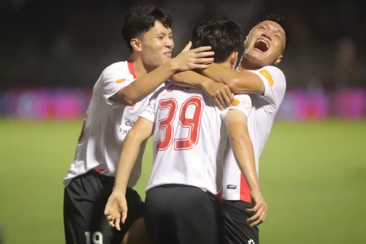 Vòng 11 V-League sớm khép lại năm 2025 - 1