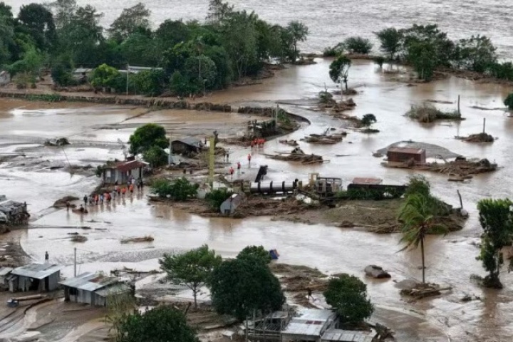 Bão Fung-wong tàn phá nặng nề Philippines, có thể vòng lại sau khi quét qua Đài Loan