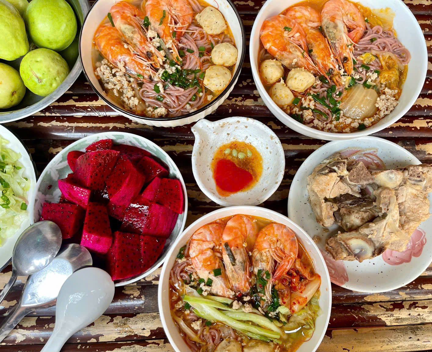 Bún gạo lứt - Thanh long, ổi