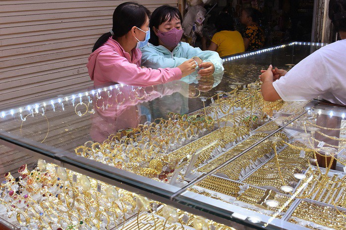 Giá vàng hôm nay tăng dữ dội