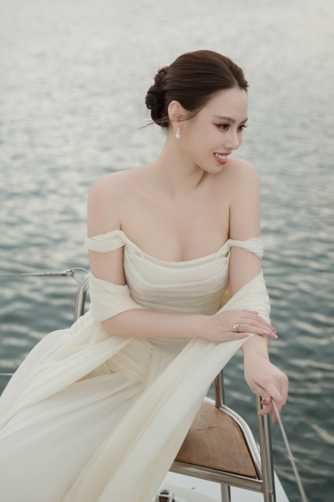 Ba mẹ Tâm Như không nghĩ con gái sẽ cưới chồng thời điểm này. Ảnh: NVCC