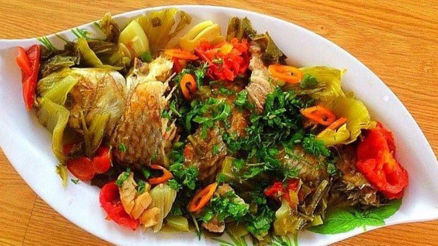 Món ăn này không chỉ ngon miệng mà còn giúp làm ấm nóng cơ thể, đánh tan cái lạnh của ngày mưa.