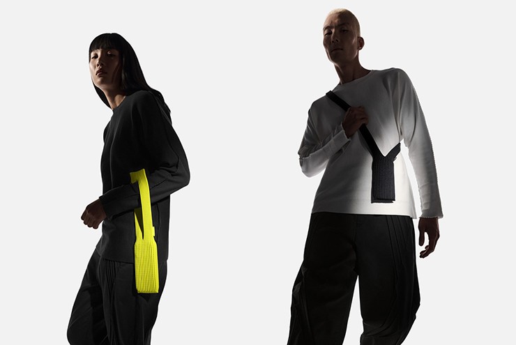 Hai phiên bản khác nhau của iPhone Pocket.