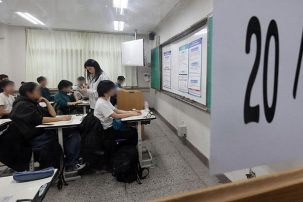 Từ nhiều năm qua, ngày thi đại học ở Hàn Quốc luôn là “ngày đặc biệt của cả quốc gia”