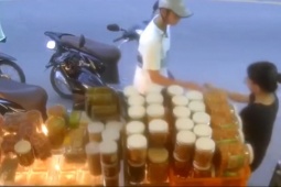 Clip: Thanh niên mua đồ rồi phóng luôn xe của người khác khiến ai cũng bật cười