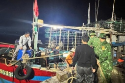 Tin tức trong ngày - Cứu sống 7 ngư dân sau vụ chìm tàu trên biển Hòn La