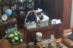 Ninh Bình: Thống nhất buộc thôi việc Chủ tịch Hội đồng trường trong clip 'thân mật' với nhiều phụ nữ