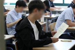 Hàn Quốc "nín thở" cho thí sinh thi đại học