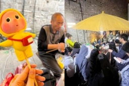 Xếp hàng 10 tiếng để mua “người bột”, mỗi ngày chỉ bán đúng 40 chiếc