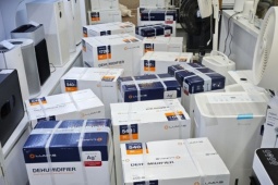 Máy hút ẩm 'cháy hàng' trái mùa