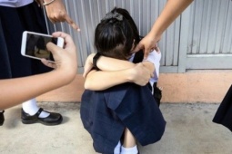 Con bị bắt nạt, mẹ chỉ biết hỏi 'Tại sao không phản kháng?' trong bất lực