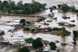 Bão Fung-wong tàn phá nặng nề Philippines, có thể vòng lại sau khi quét qua Đài Loan