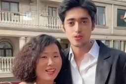 Chàng tiếp viên 26 tuổi cưới nữ đại gia 50 tuổi, khoe tình cảm quá “nóng mắt” khiến cư dân mạng sục sôi