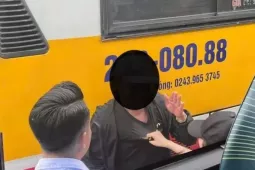 Khống chế đối tượng có hành vi sàm sỡ thiếu nữ ở bến xe buýt