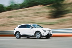 Giá xe VinFast VF 8 lăn bánh kèm ưu đãi tháng 11/2025