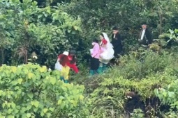 Bạn trẻ - Cuộc sống - Vì lệ lạ, chú rể Thái Nguyên trèo núi, lội ruộng đi đón dâu