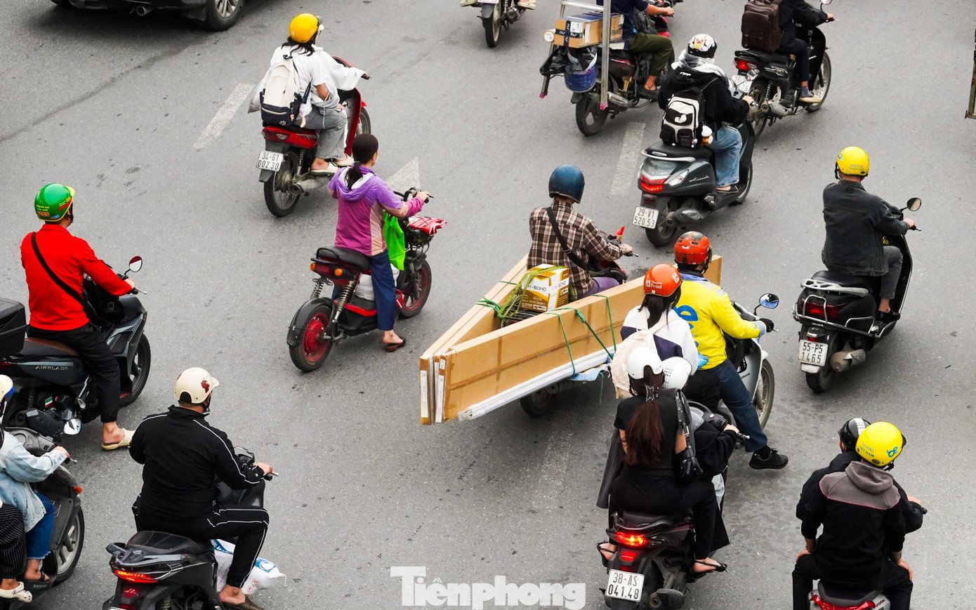 Muôn kiểu chiêu trò che biển né ‘mắt thần’ AI trên đường phố Hà Nội - 17