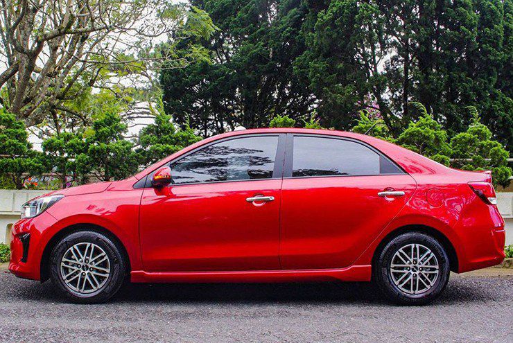 Xe được trang bị bộ mâm đúc hợp kim nhôm kích thước 14 inch đa chấu.