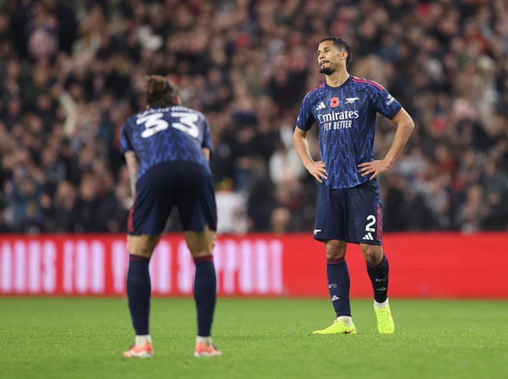 Arsenal bị Sunderland khuất phục bởi chính sở trường của mình.