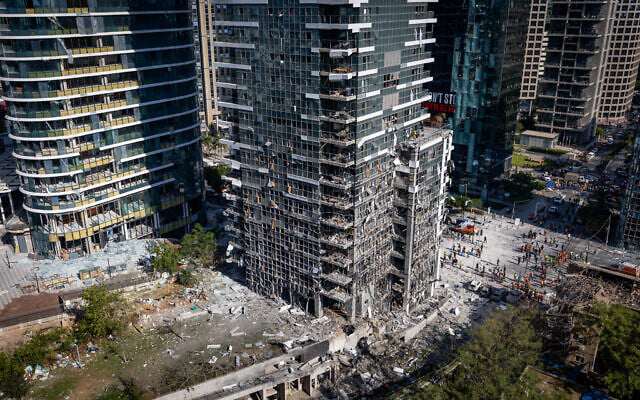 Tòa nhà ở Israel bị trúng tên lửa Iran vào ngày 19/6/2025. Ảnh: Flash90.