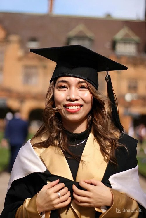 Thạc sĩ Tâm lý Lê Mỹ Khuyên - Giảng viên Tâm lý tại Đại học Hoa Sen. Cô là chuyên gia và nhà nghiên cứu trong lĩnh vực Khoa học Xã hội, tốt nghiệp Thạc sĩ chuyên ngành Tâm lý học Giáo dục tại Đại học Sydney, Australia, tác giả cuốn sách Thảnh thơi cùng thiền.