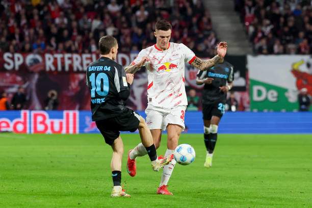 Hai cầu thủ này đang chật vật ở môi trường bóng đá Anh