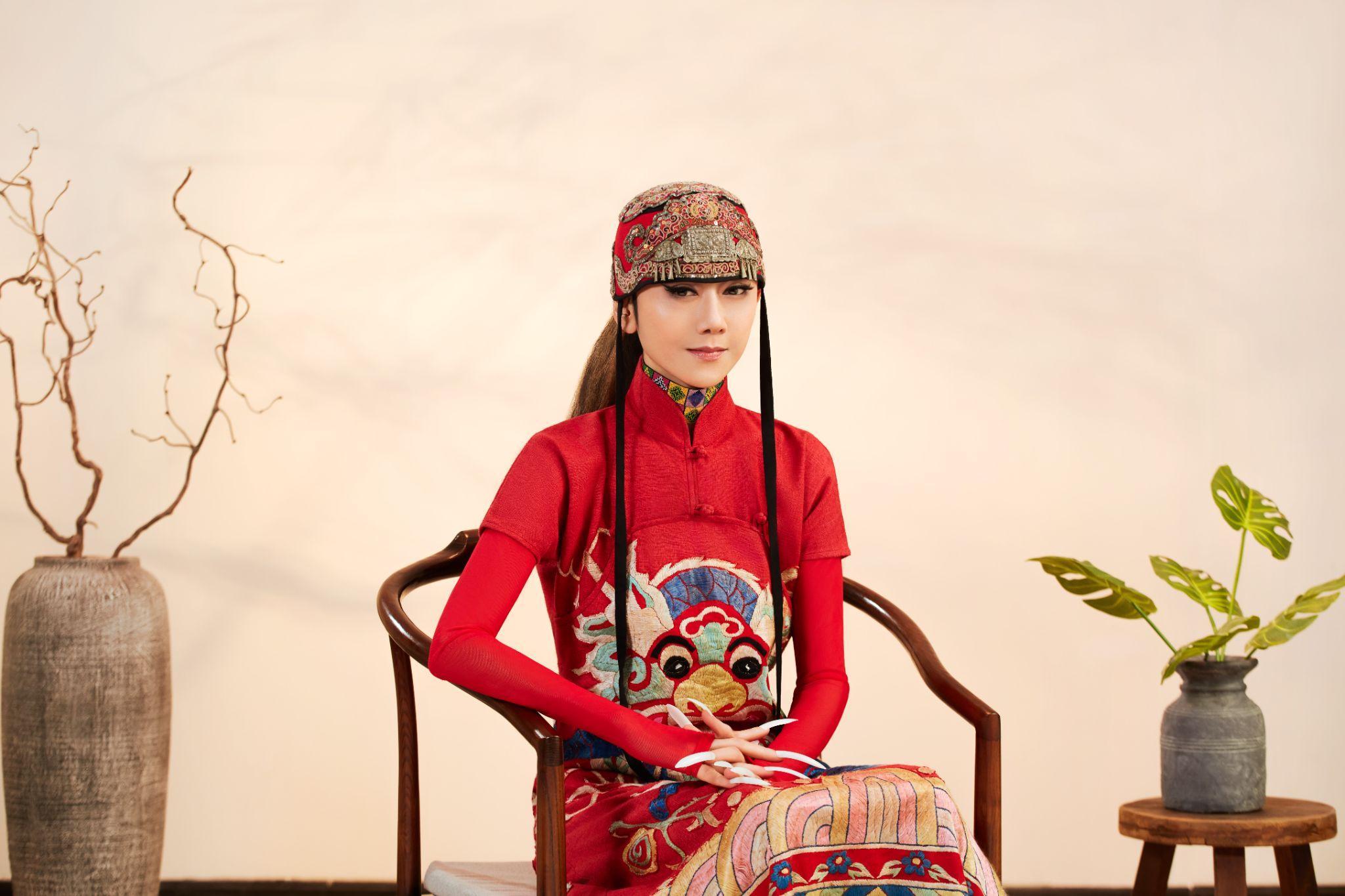 “Chim công làng múa” Trung Quốc - Dương Lệ Bình. Ảnh: Công ty Cổ phần Truyền thông VietArt