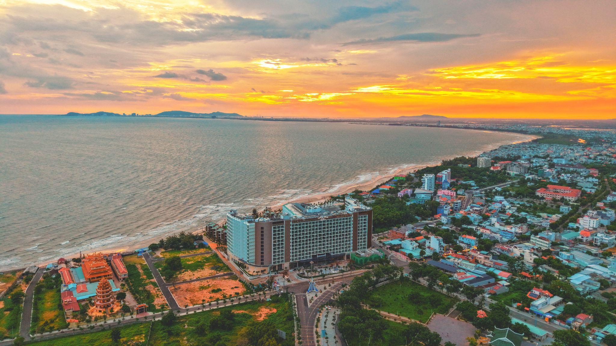 Long Hải là một trong bộ ba điểm du lịch biển tiềm năng gần sân bay Long Thành