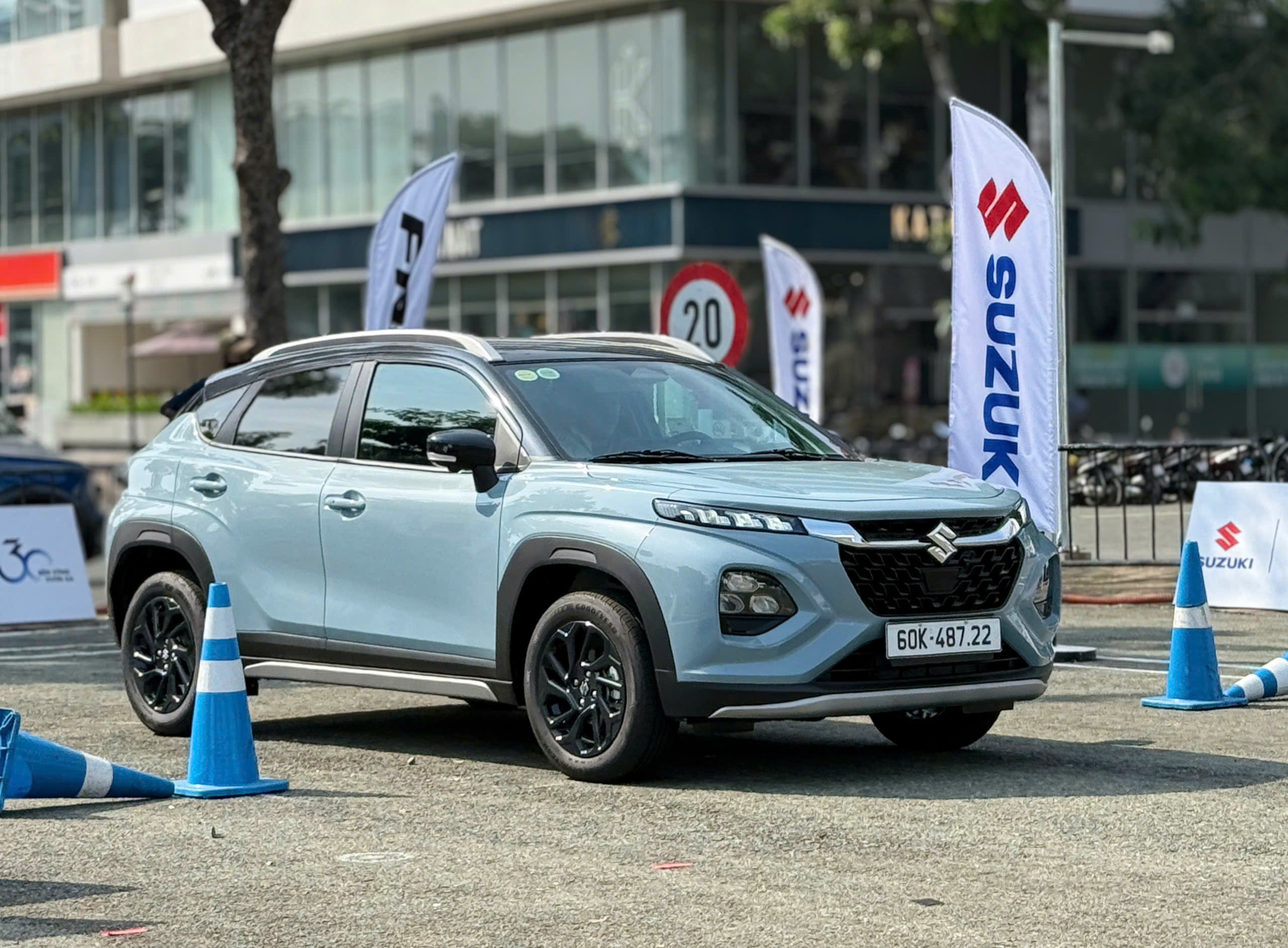 Suzuki Fronx trang bị động cơ lai hybrid vừa được ra mắt tại Việt Nam.