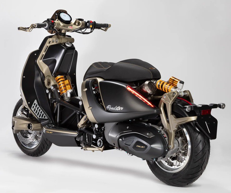 Italjet Roadster 400 ra mắt - "quái thú" phong cách Steampunk ấn tượng bậc nhất - 2